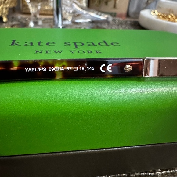 NWT kate spade 57mm sunglasses with case and cloth - Picture 9 of 9